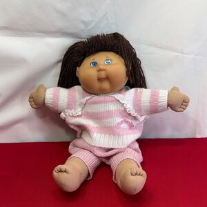 Cabbage patch dolls girl brown hair 2004 blue eyes